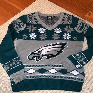 EAGLES 🦅 women’s sweater Sz L in excellent condition.